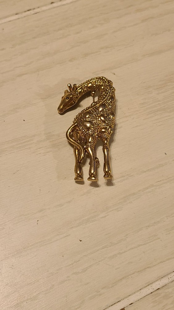 Vintage Gold Tone Giraffe Brooch 2 1/4"