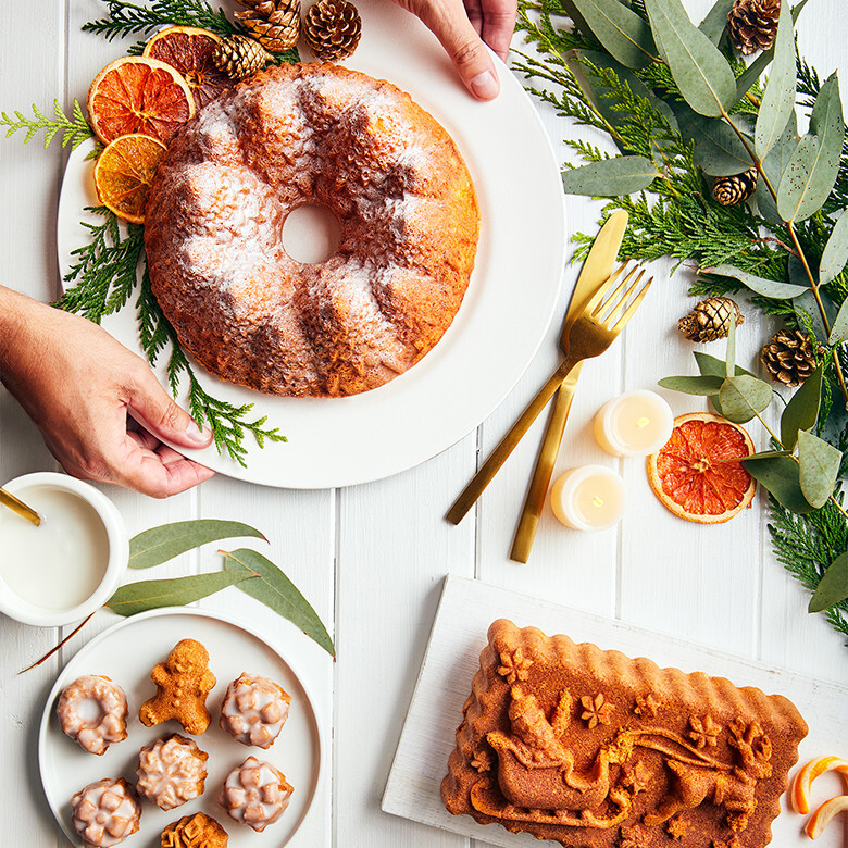 Nordic Ware Holiday Teacakes Cakelet Pan
