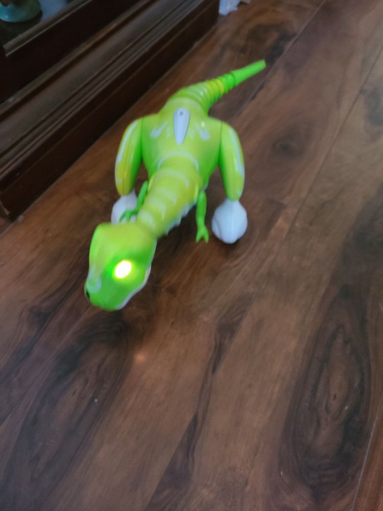 Zoomer Interactive T-REX Remote Controlled Robotic Dinosaur T-Rex Green/White.