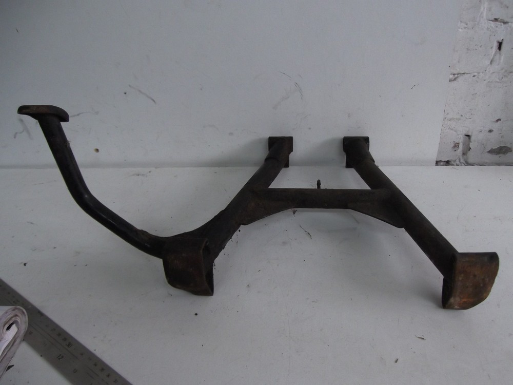 SUZUKI GS850 CENTRE STAND