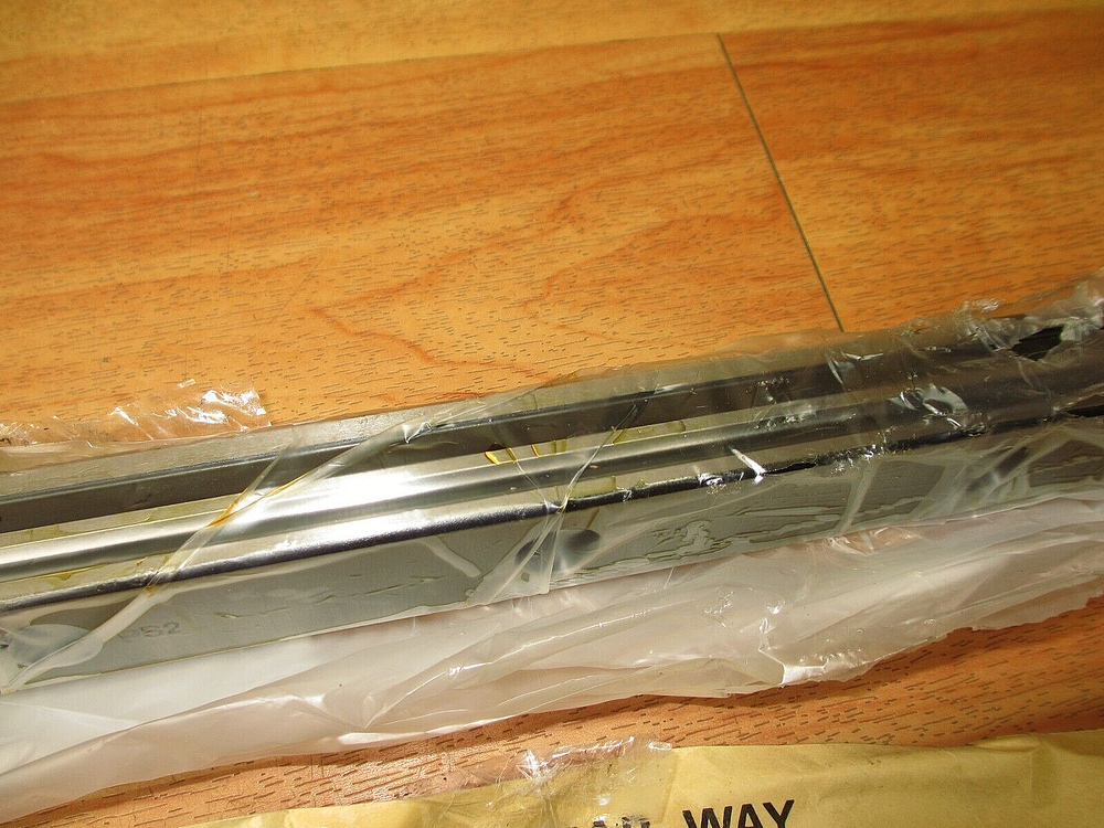 IKO LWH30 *NEW* Linear Rail 640mm
