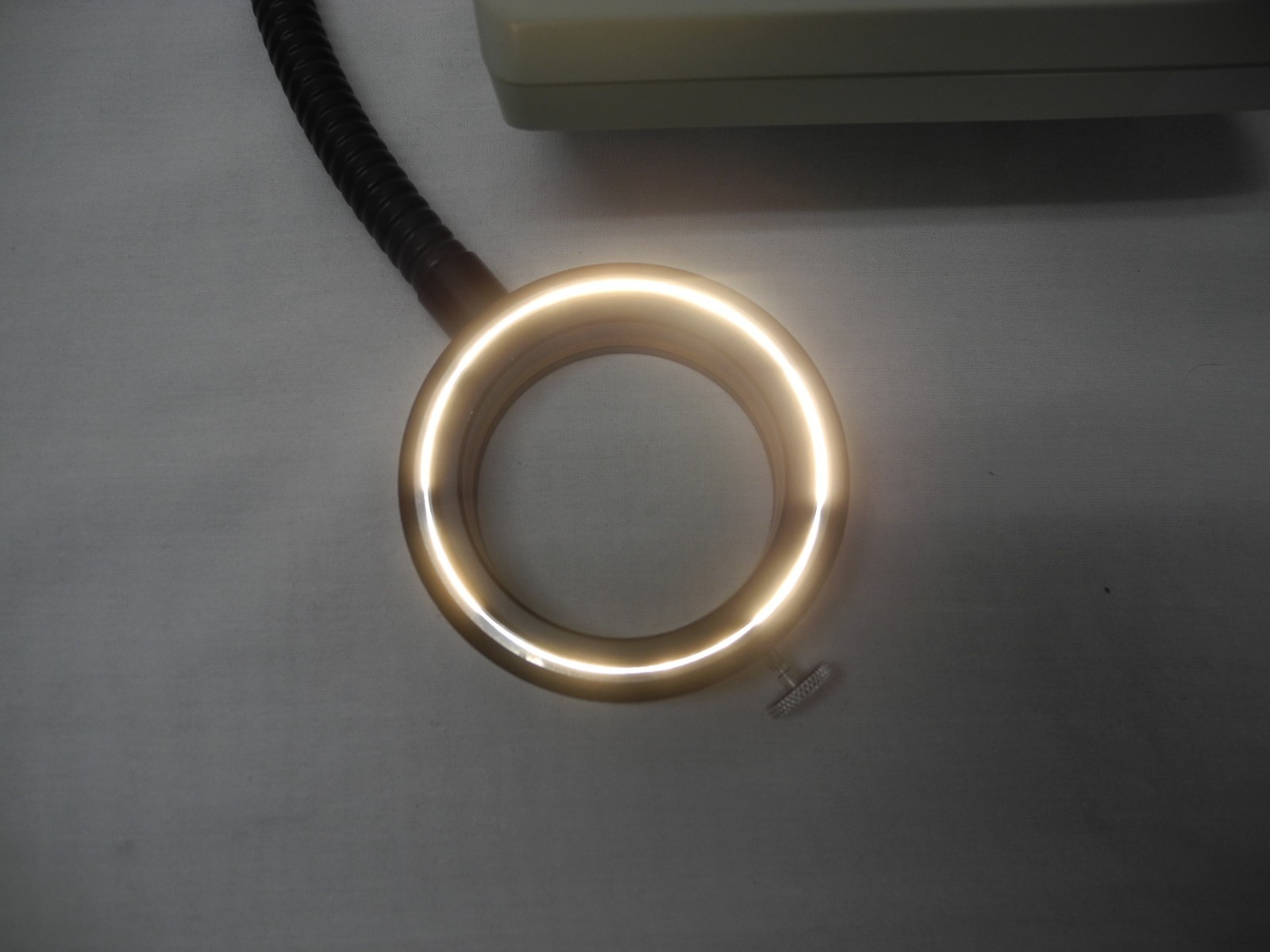 LEICA SCHOTT KL-1500 HALOGEN FIBER OPTIC LIGHT SOURCE W/ MICROSCOPE LIGHT RING