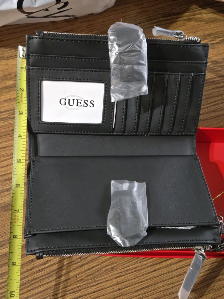 GUESS NWT Grey Monogram Logo Bifold Cluch Wristlet Wallet