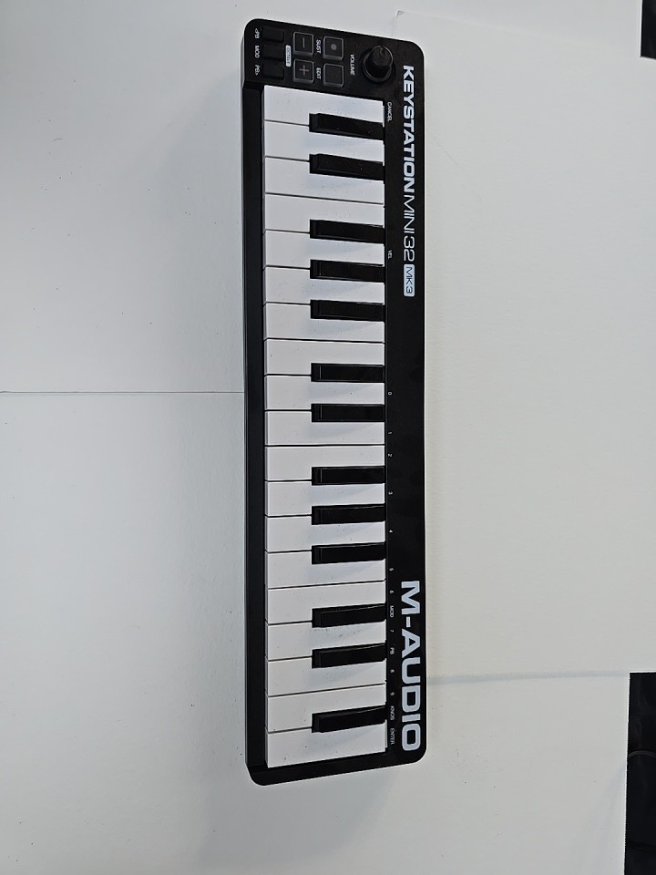 M-Audio KEYSTATION Mini 32 M3, 32-Key Midi Keyboard Controller TESTED