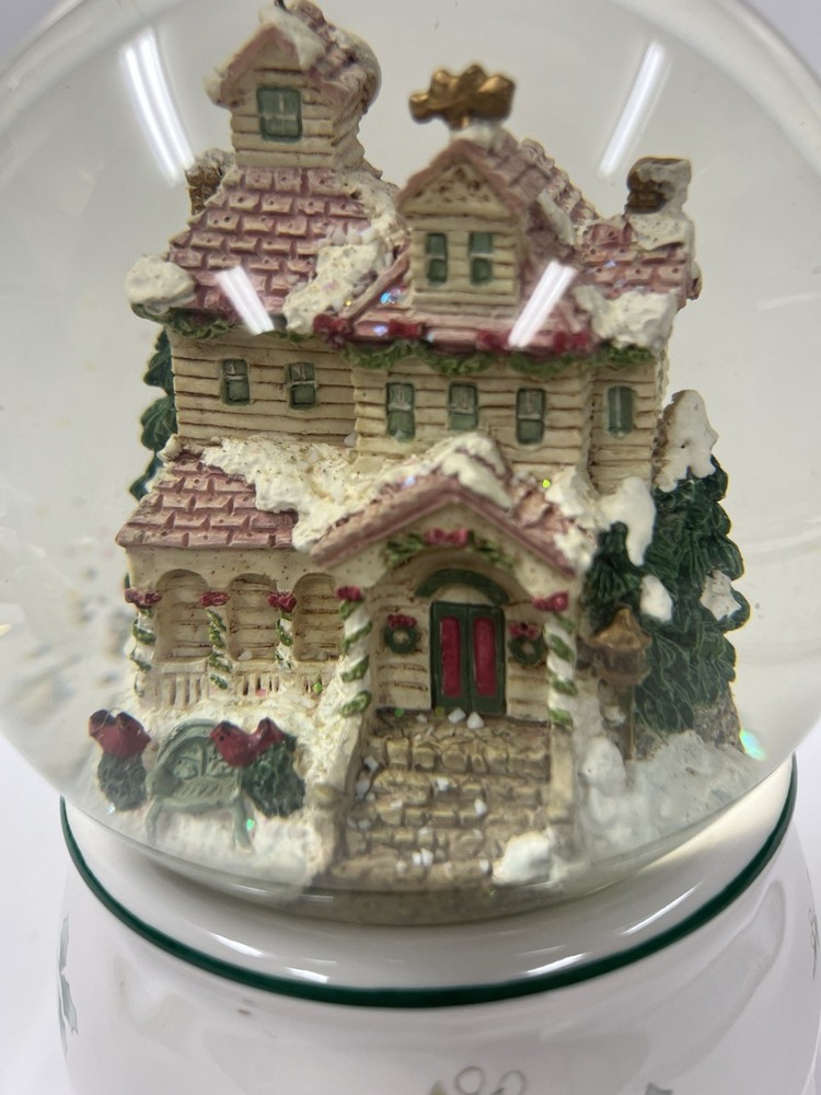 Phaltzgraff Winterberry Musical Snow Globe
