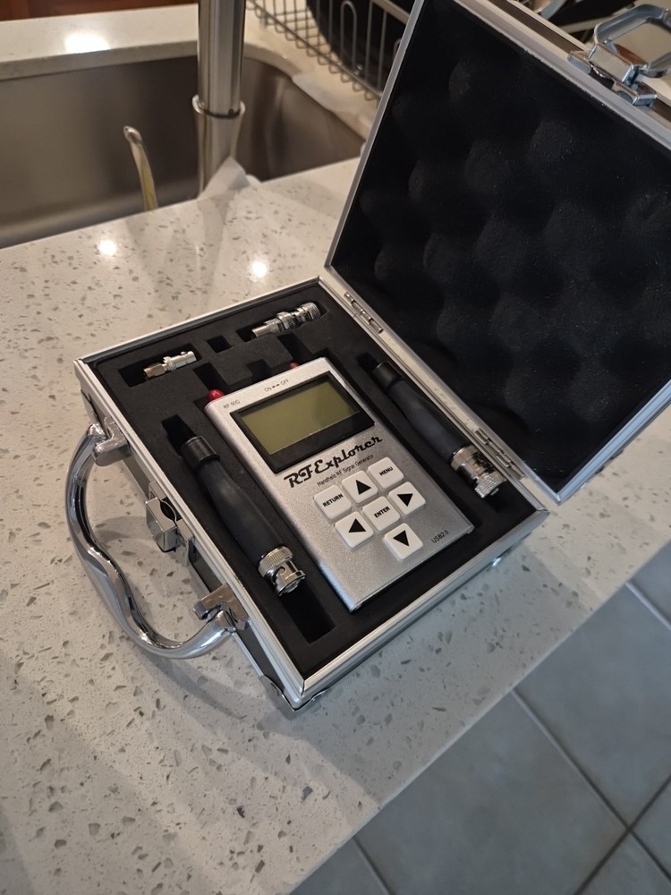Rf Explorer 6G Combo With Aluminiumcarrying Case Rf Explorer 