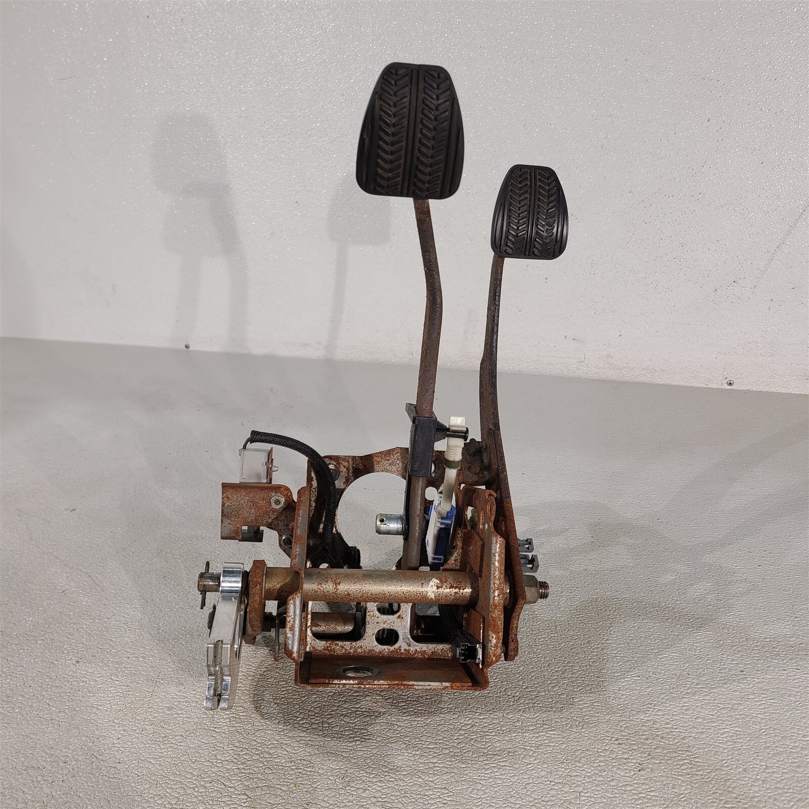 94-98 Mustang Clutch & Brake Pedal Assembly Manual Trans Aa7475 - NOTE