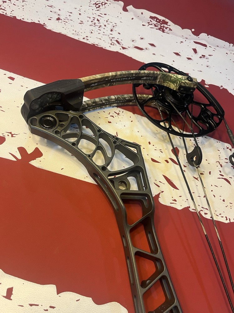 Mathews V3 27 Bow Granite Riser Realtree Limbs