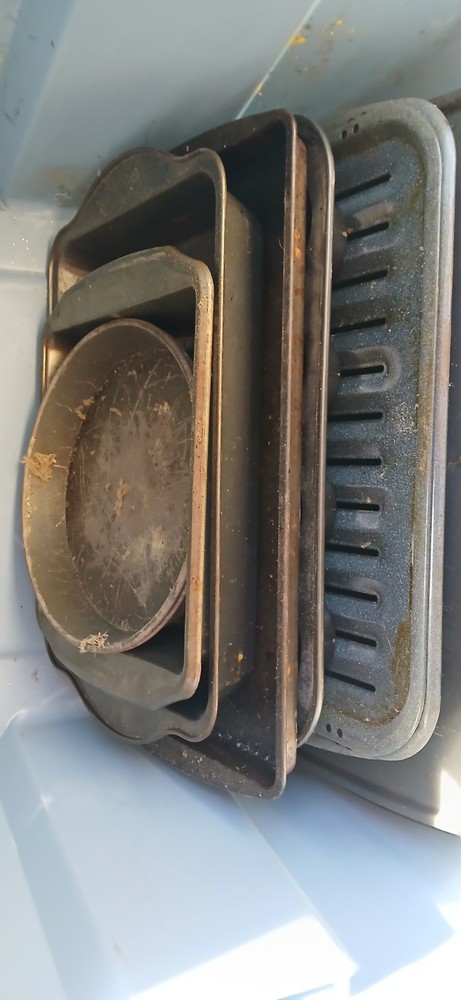 Kitchen Pans Strainer And 2 Bowls