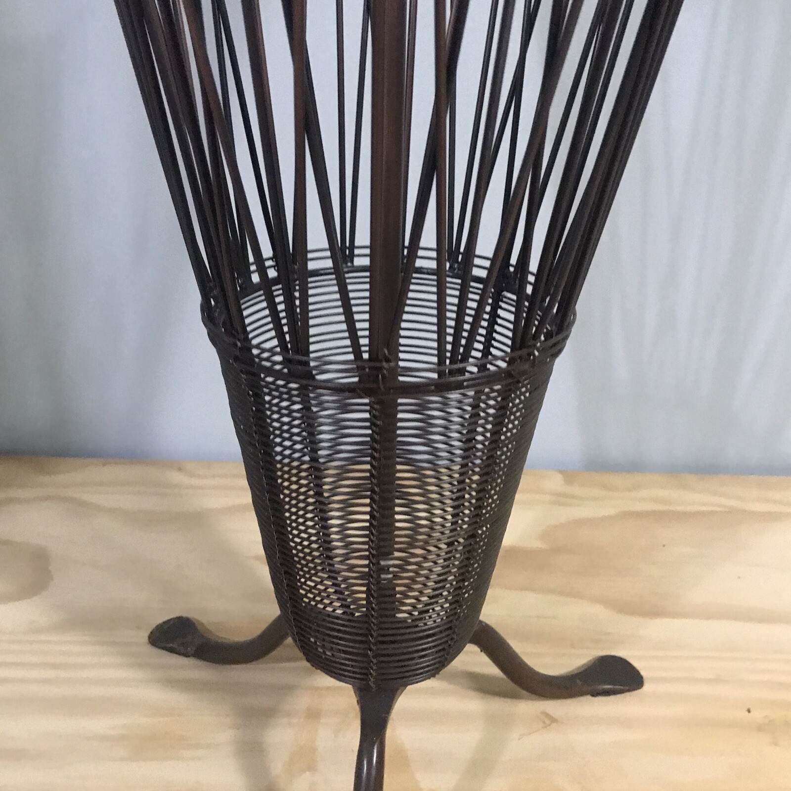 Umbrella Stand Umbrella Shaped Holder Metal wire wood handle 31” Pier 1