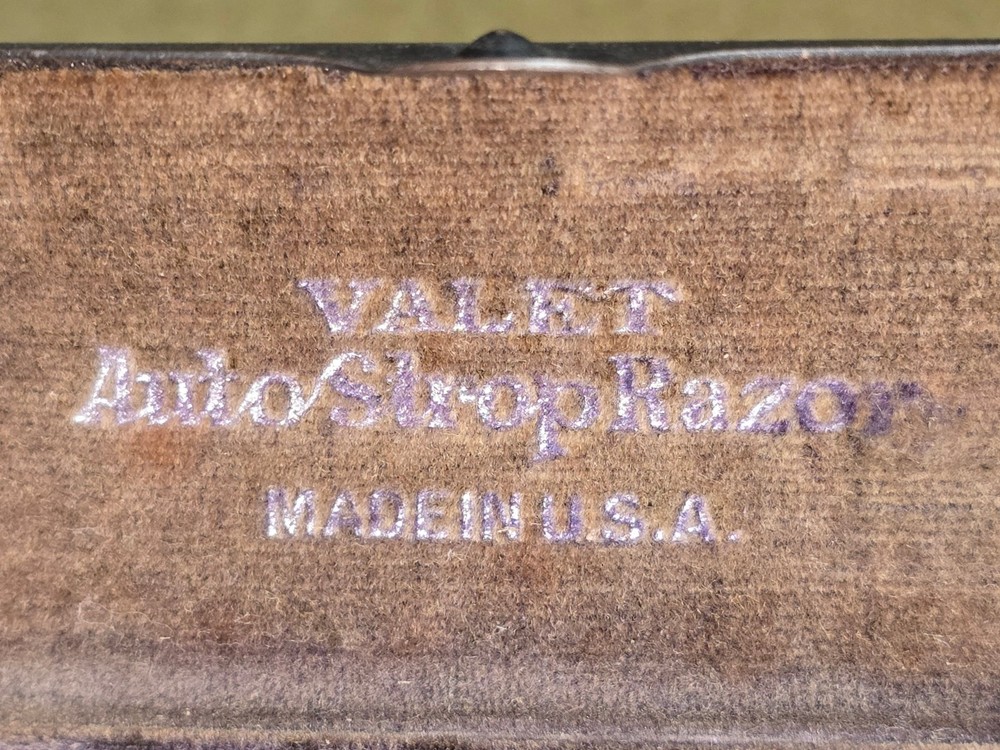 WWI Valet Auto Strop Razor Set