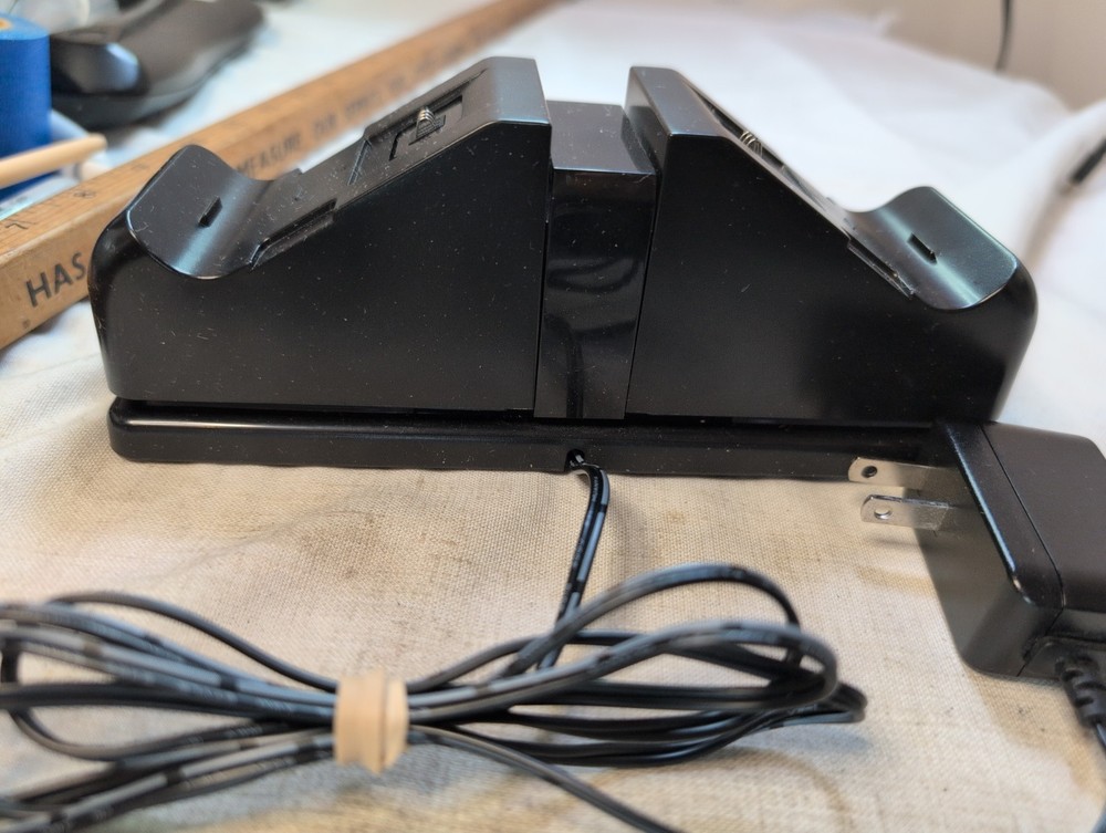 Amazon Basics Xbox One Dual Controller Charging Dock Station