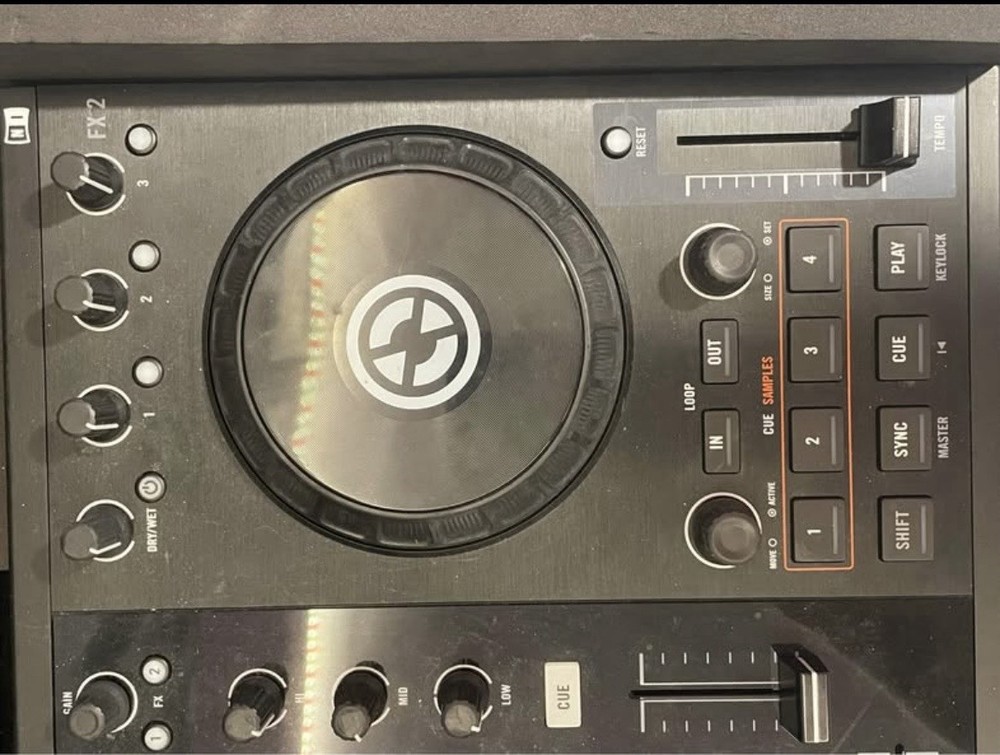 Native Instruments TRAKTOR KONTROL S2 MK2 DJ Controller