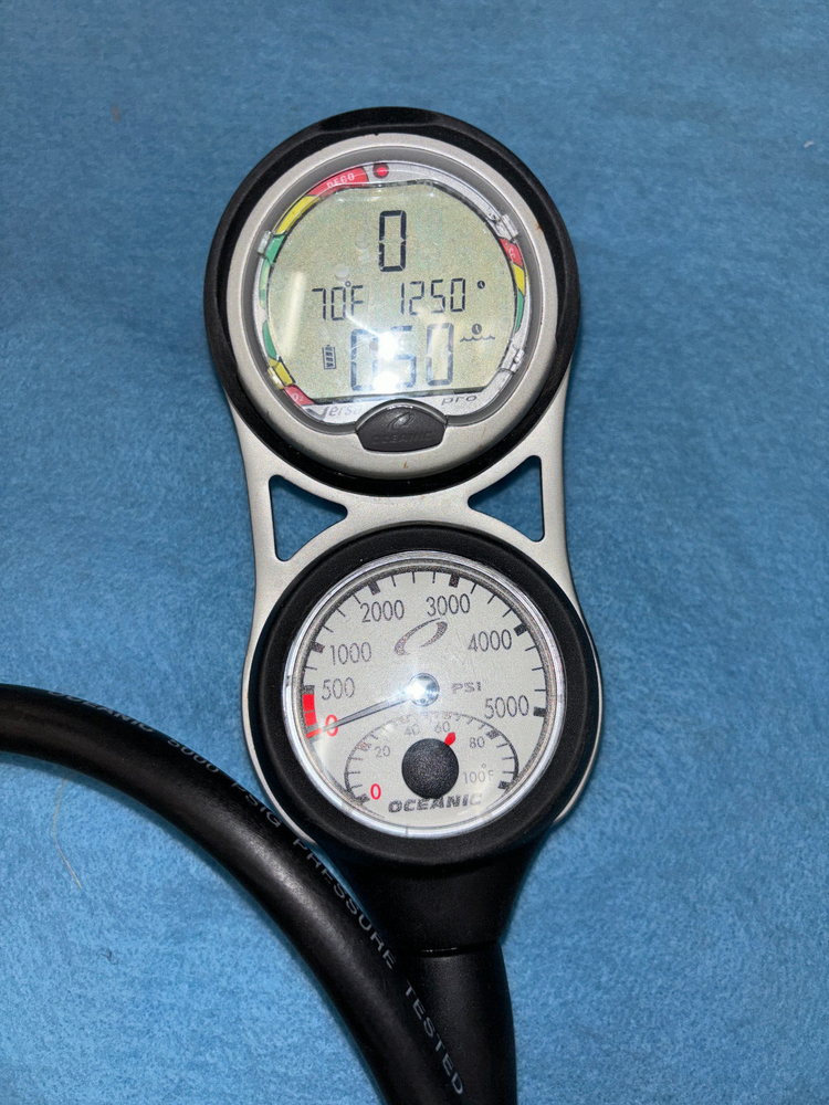 Used Oceanic Versa Pro Dive Computer & SPG (3-Gauge Console)