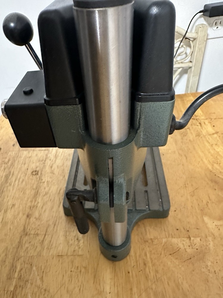 General International 8" 5 Speed Drill Press w/ Cross-pattern laser DP2001