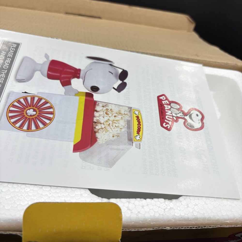 NEW THE ORIGINAL SNOOPY POPCORN PUSH CART PEANUTS