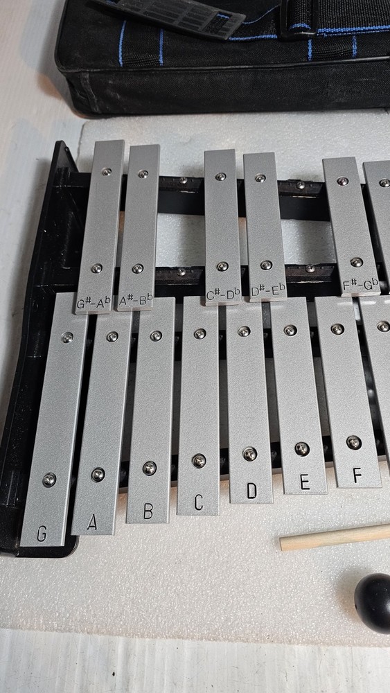 Geniune, Percussion Plus 30 Notes Bell w/ Case And 3 Sticks