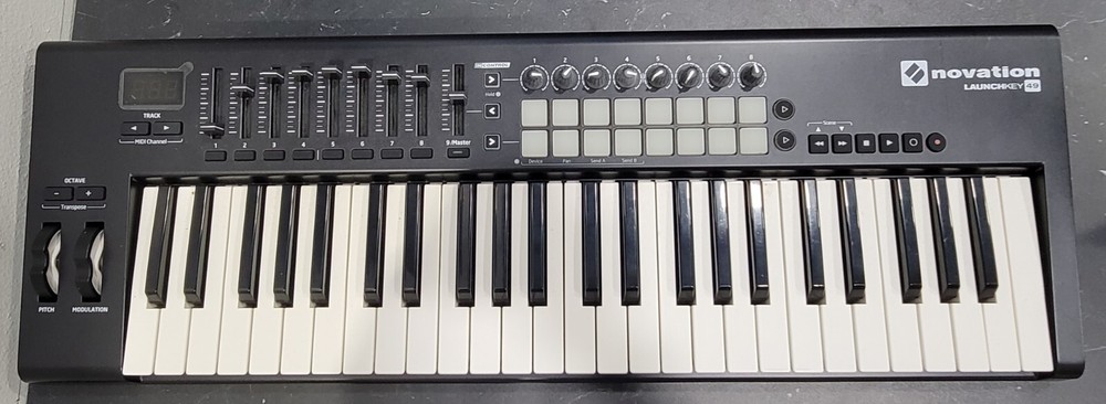 Novation Electronic LaunchKey 49MK2 49-Key Keyboard Controller Black-NOT WORKING