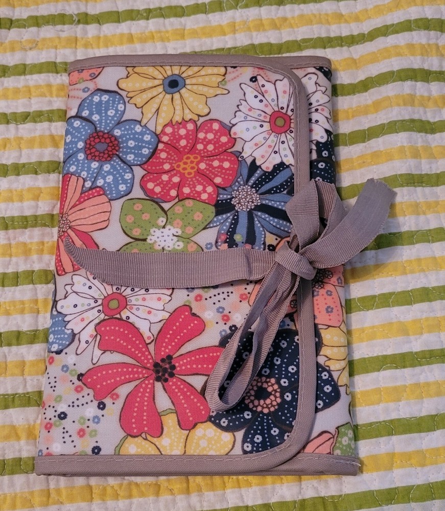 THIRTY-ONE NOTEPAD ORGANIZER- 9X17 ( opened)