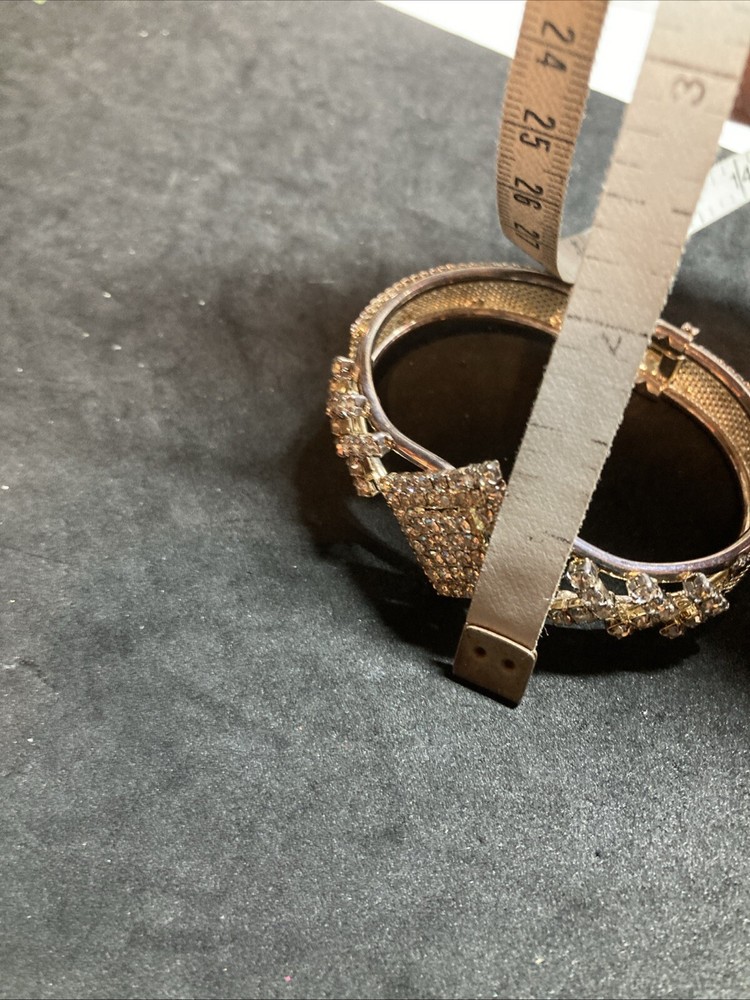 Vintage Rhinestone Bangle Bracelet Hinged 7” B147