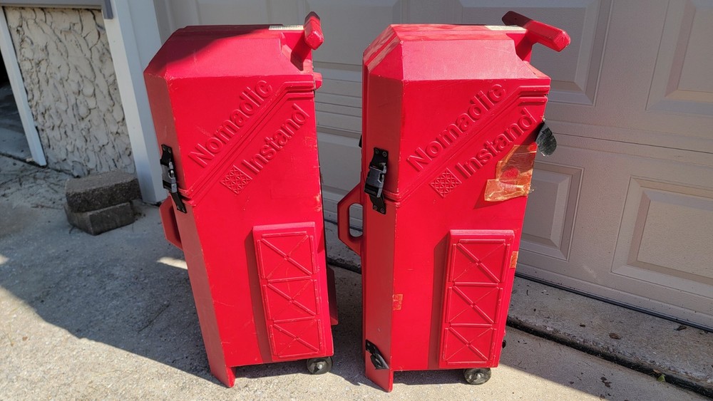 Nomadic Display Stand with Lights