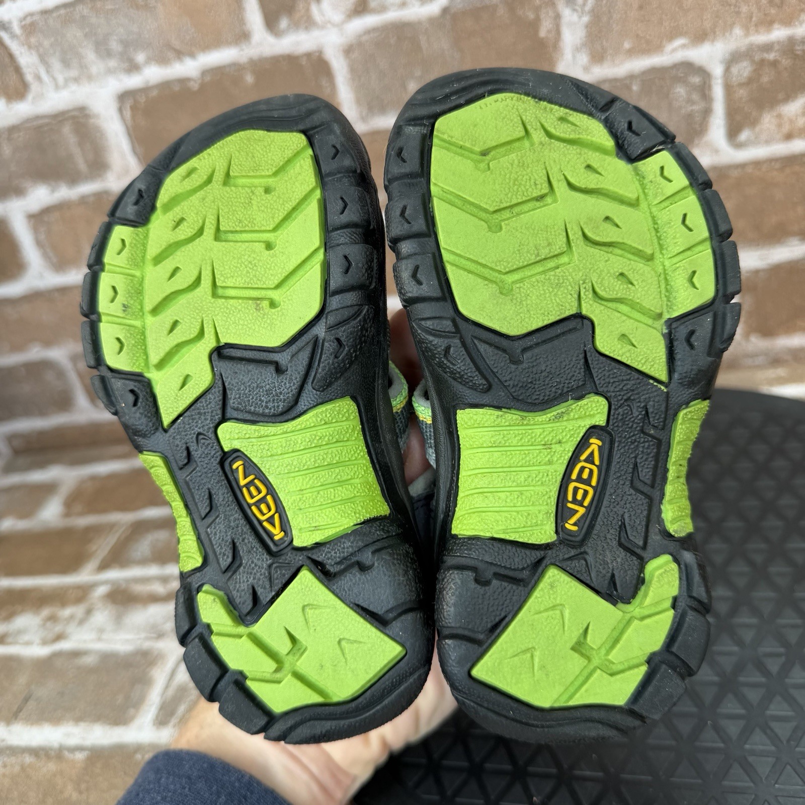 Keen Newport H2 Waterproof Trail Hiking Sandals Gray Lime Boys Toddler Size 10