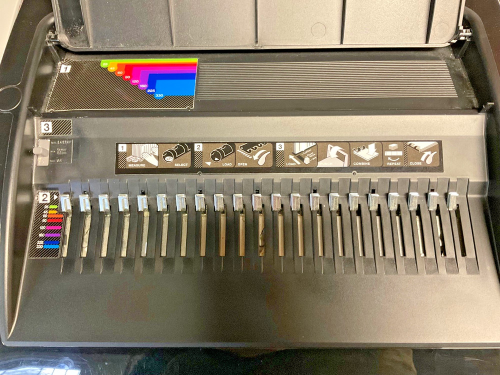Swingline GBC CombBind C20 Binding Machine - 30 Sheet Capacity