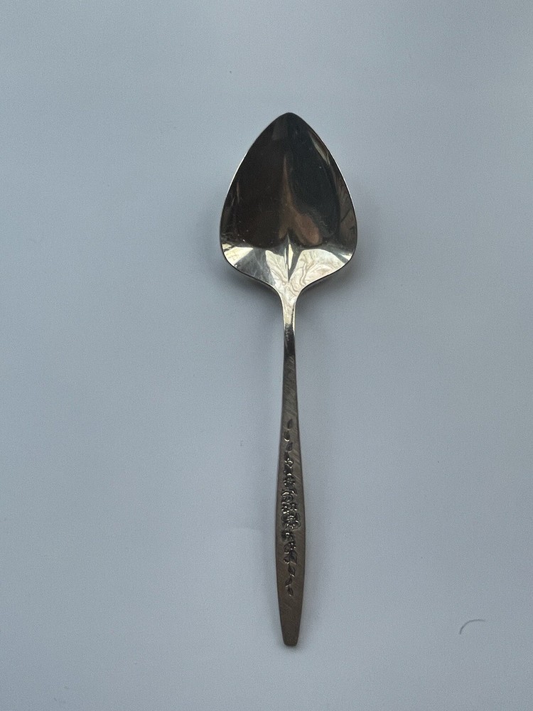 International Deep Silver floral heart shaped silver plated bon bon jelly server