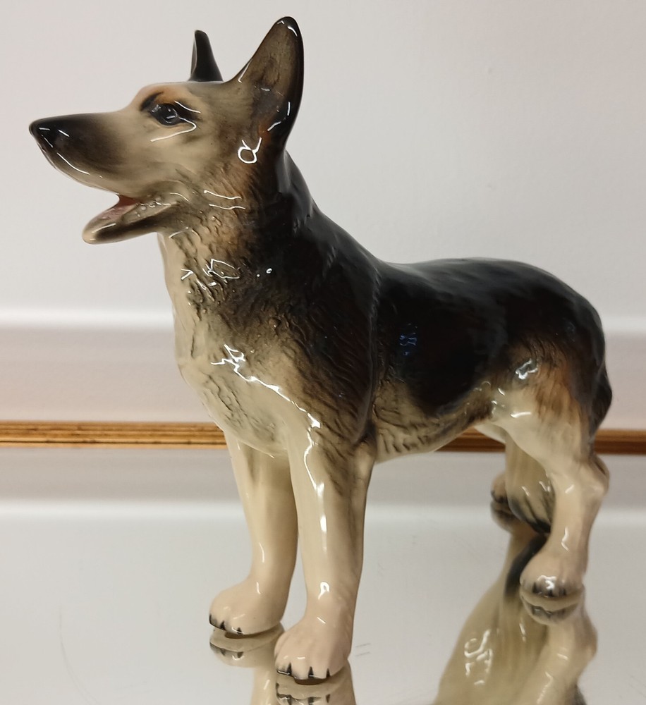 Vintage Ceramic German Shepherd (Alsatian) Figurine Mint Condition