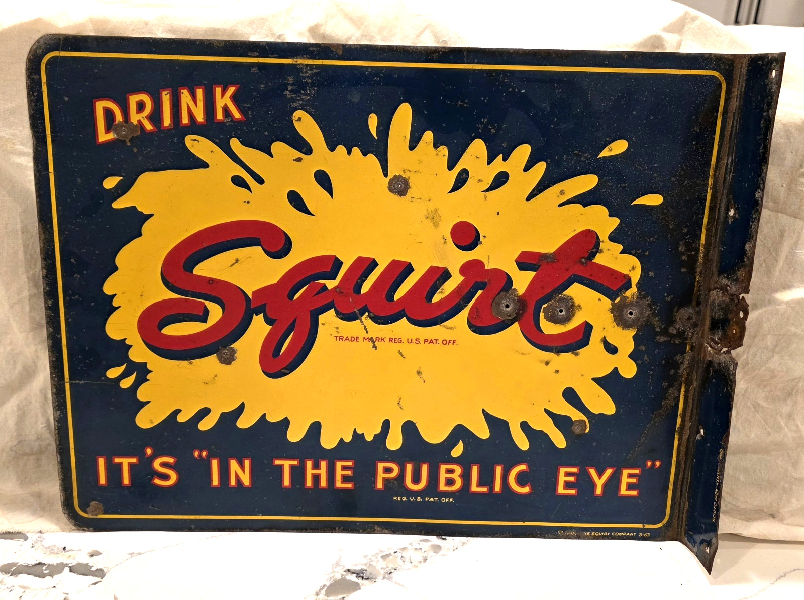 Rare Original 1963 Drink SQUIRT Flange Sign - It's In The Public Eye - 18" x 14"