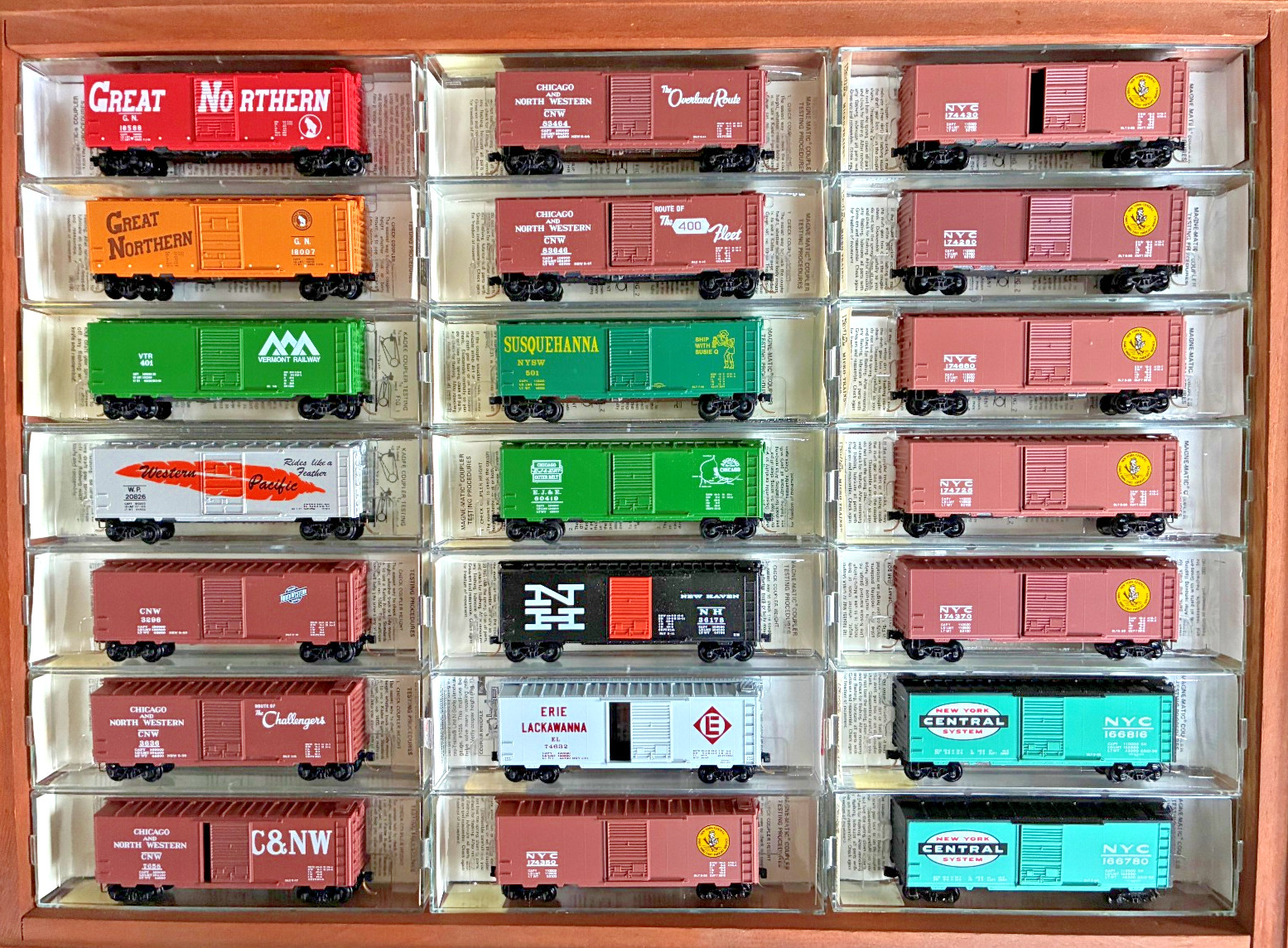 MICRO-TRAINS /MTL N-SCALE BOXCARS - VINTAGE SEE PICS/ LISTING FOR DETAILS