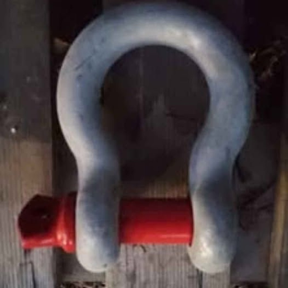1" (8_1/2T-WLL) Galvanized Lifting Shackles