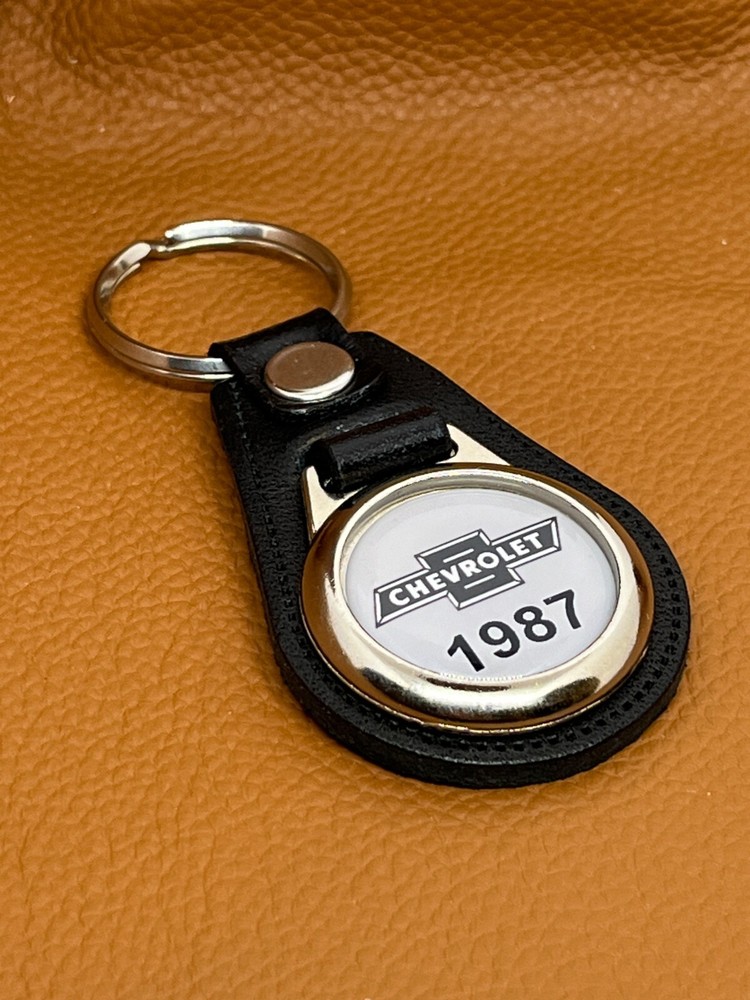 BLACK PREMIUM LEATHER KEYCHAIN FOR 1987 CHEVY TRUCK