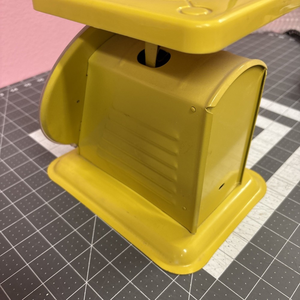 SEARS, Working Kitchen Scale Vintage YELLOW