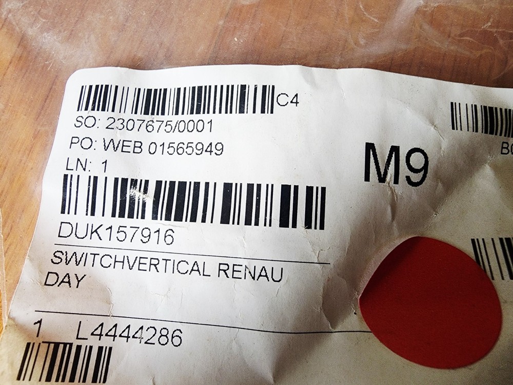 Duke 157916 Vertical Renau Day Switch