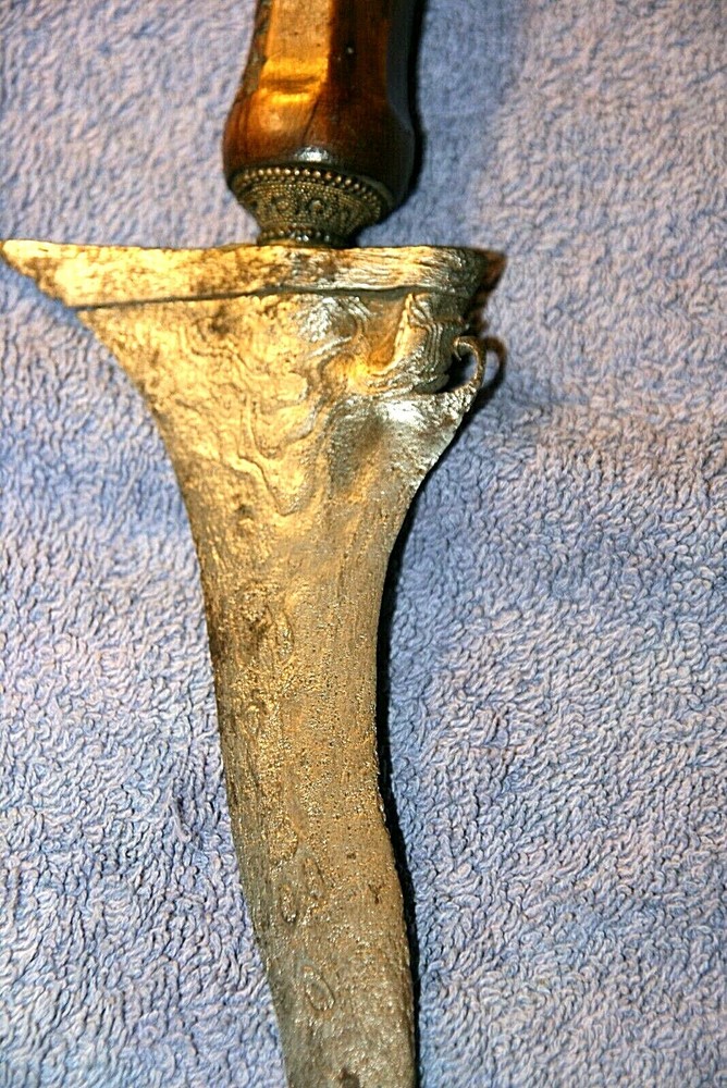 BEAUTIFULLY CRAFTED PHILIPPINE KRIS DAGGER WITH SHEAT