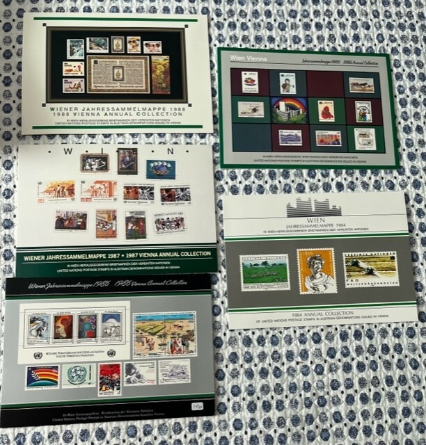 43 United Nations Souvenir Folders w/Mint Stamps Free Shipping