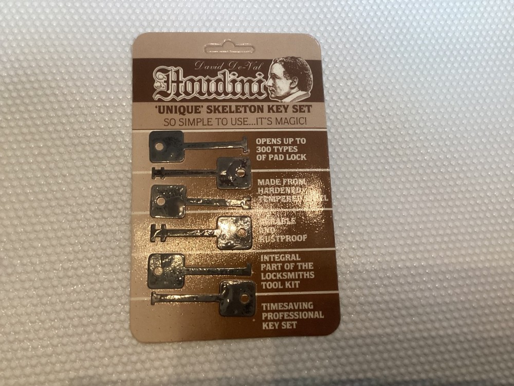 DAVE DE-VAL  MAGIC TRICK.