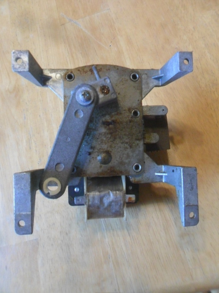 Used Dixie Narco DNCB 240CC vend motor assembly - double column