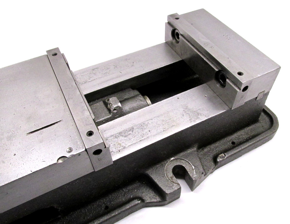 KURT ANGLOCK 6" MILLING MACHINE VISE w/ JAWS - #D60