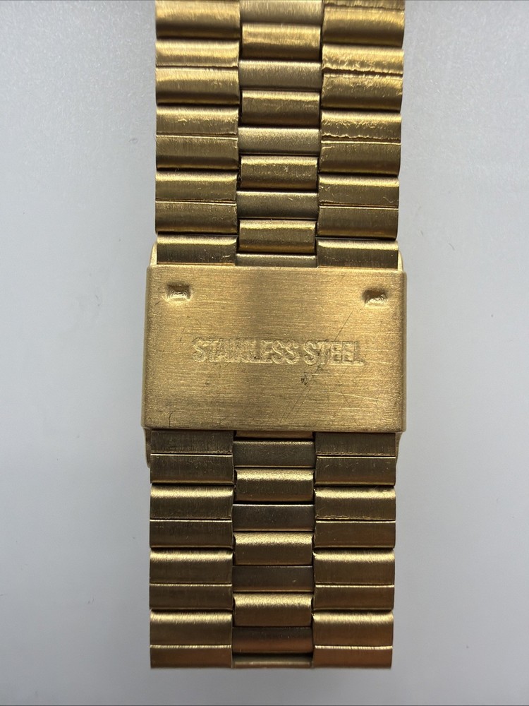 Multifunctional Watch with Temperature Display