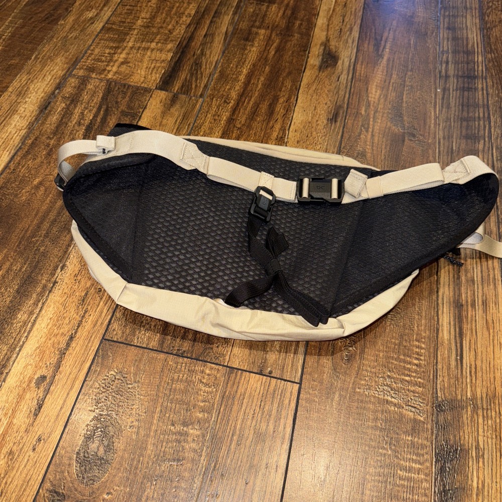 On Sling Pack 9L/ Sand