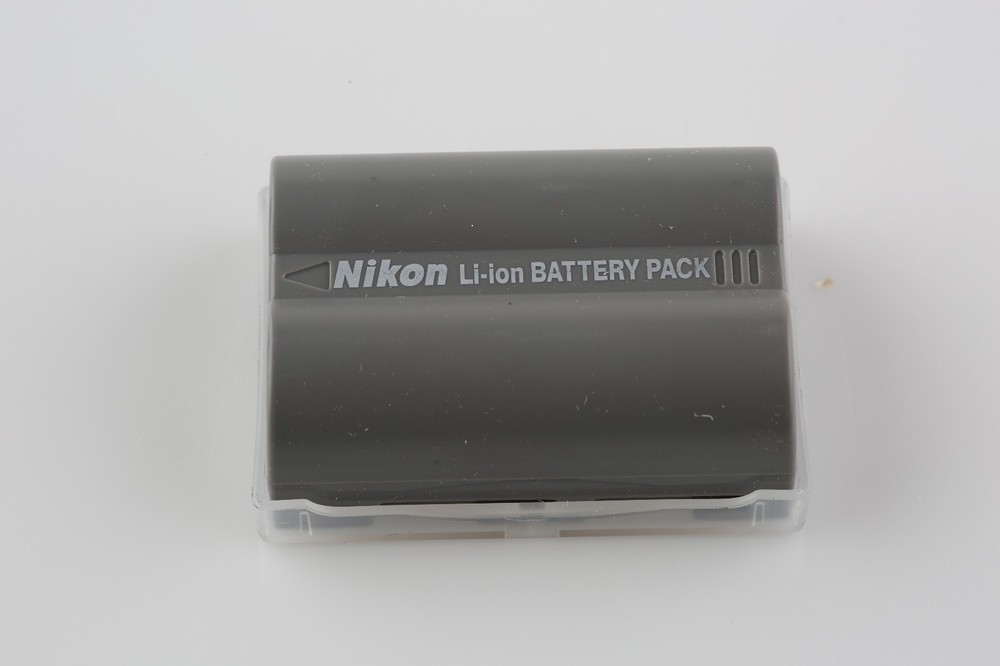 Nikon Accessories Pack Bundle: EN-EL3e Battery & Xtend-a-View LCD Viewer & Case