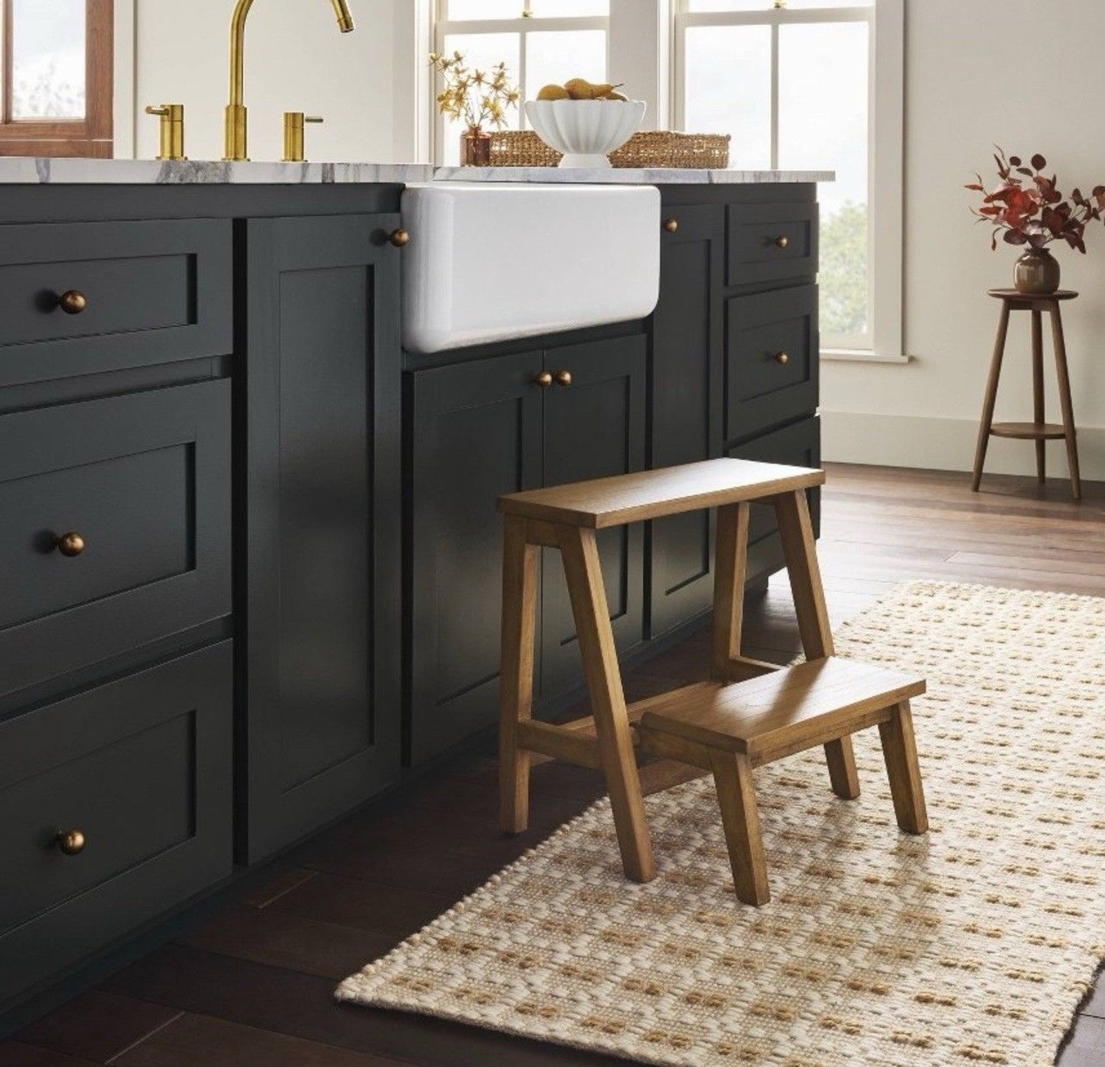 RARE VIRAL 18" Wood Kitchen Step Stool-Aged Oak Hearth & Hand with Magnolia NEW