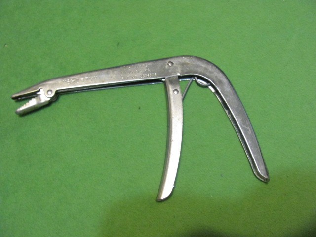Vintage HOOKOUT INC. “Shorty” Fishhook Remover 6.5"