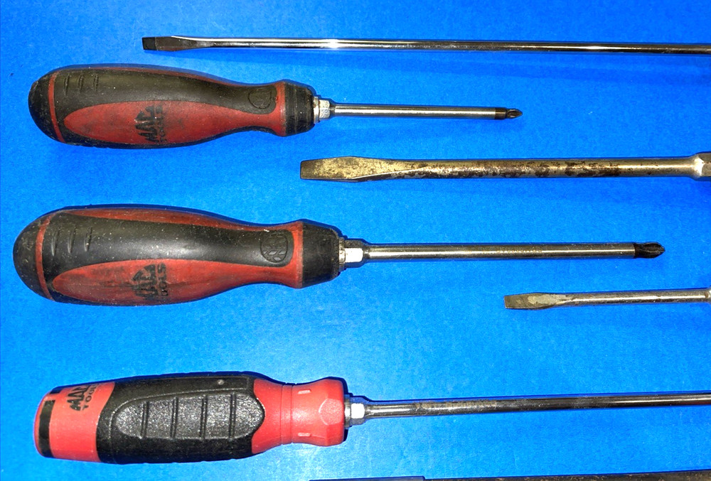 MAC TOOLS 9 PIECE ASSORTED SCREWDRIVER SET & BIT DRIVER