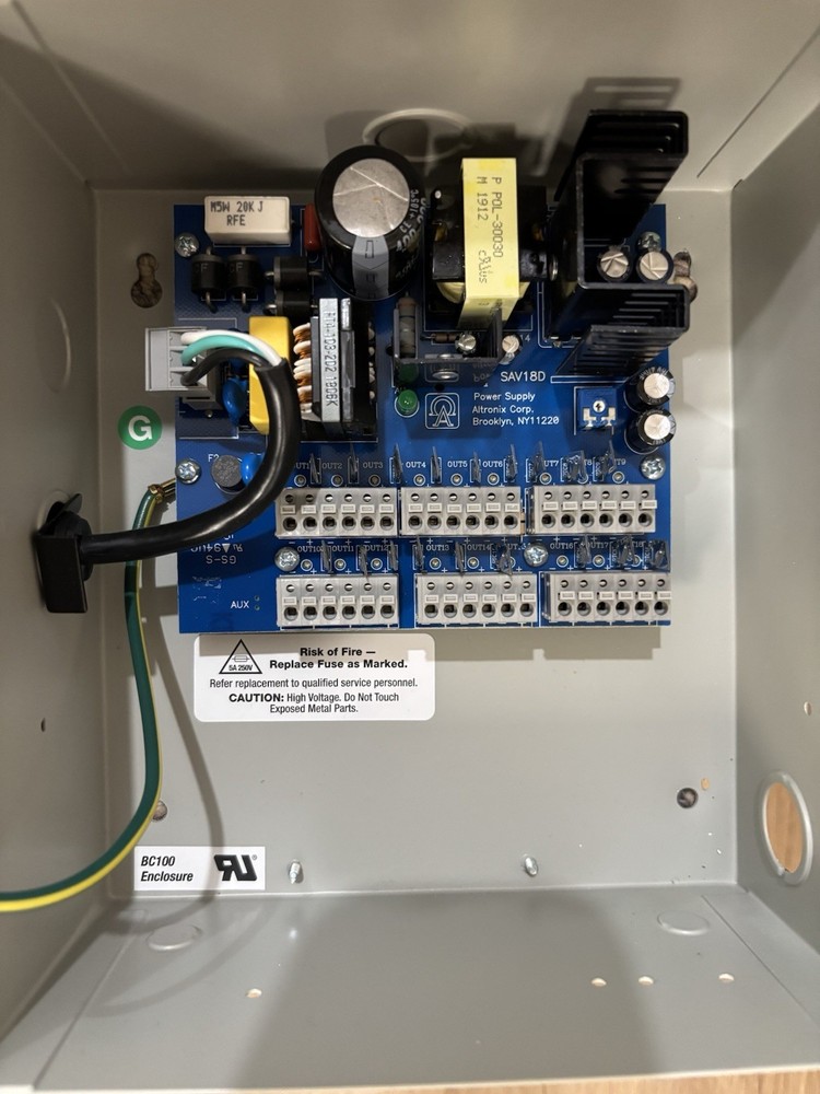 Altronix SAV18D CCTV Power Supply