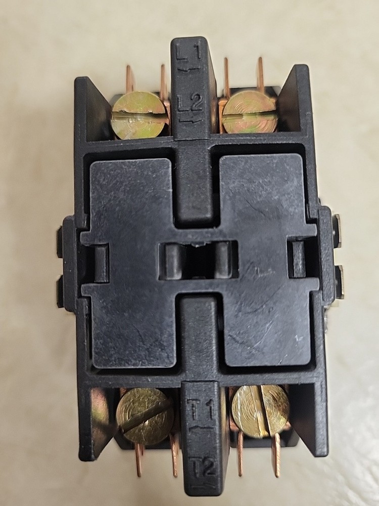 Square D CL.8910 TY. DP 12V02 Contactor