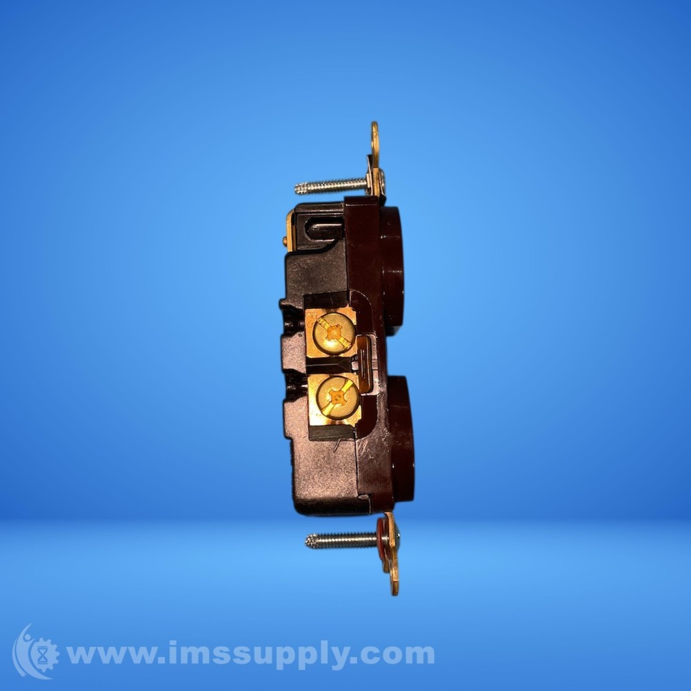 Hubbell HBL5261 Duplex Receptacle FNIP