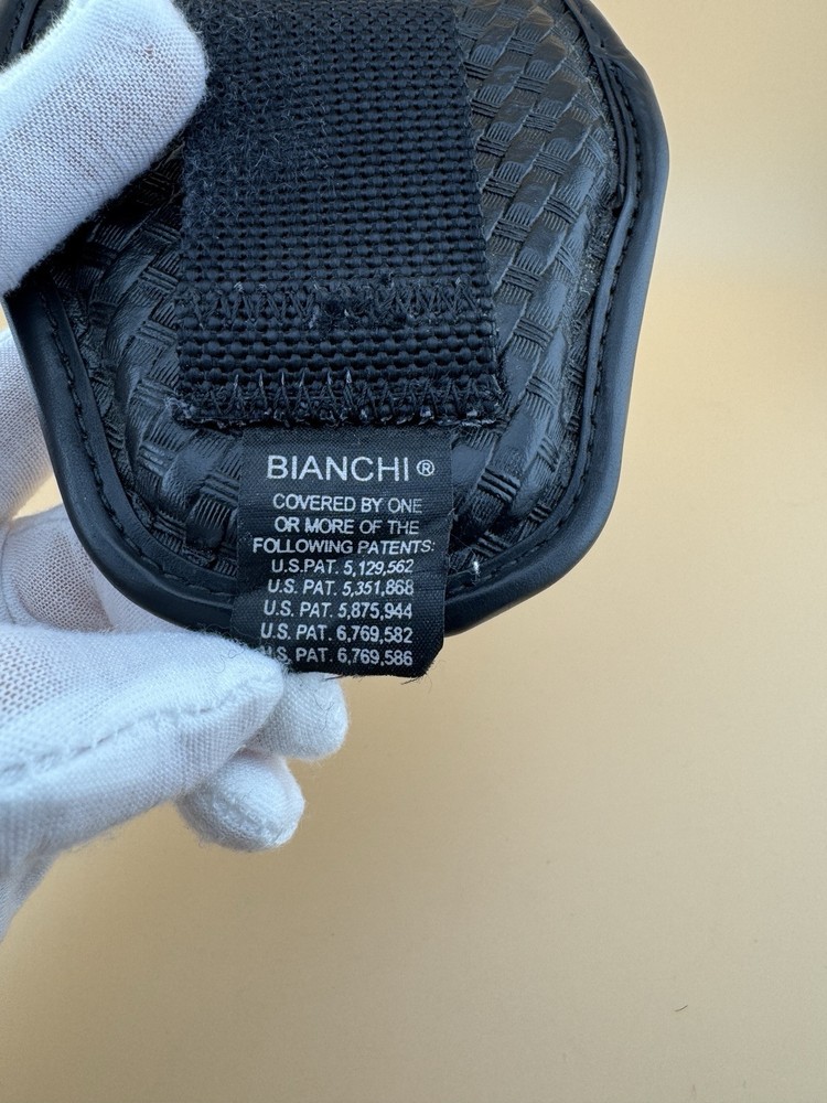 Bianchi AccuMold Elite Covered Single Handcuff Case Size 1